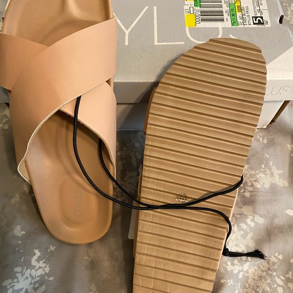 Super cute slip on sandals - Picture 2 of 3